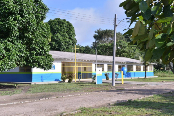 Governo revitaliza e entrega escola estadual no Baixo Rio Branco